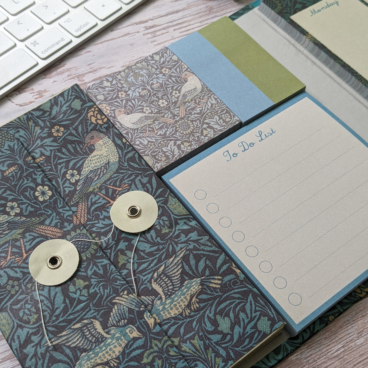 William Morris Weekly Planner Organiser With Sticky Notes - Birds Design